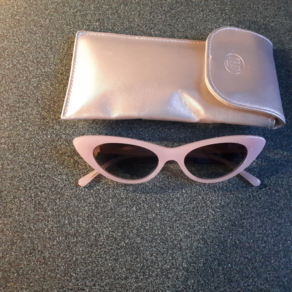 Crap eyewear Cat eyed sunnies